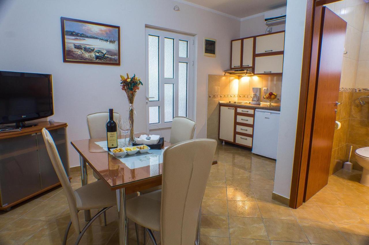 Dmm Apartments Tivat Exterior photo